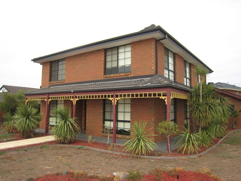 28 Salamander Drive, Taylors Lakes VIC 3038