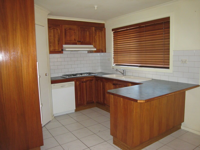 28 Salamander Drive, Taylors Lakes VIC 3038
