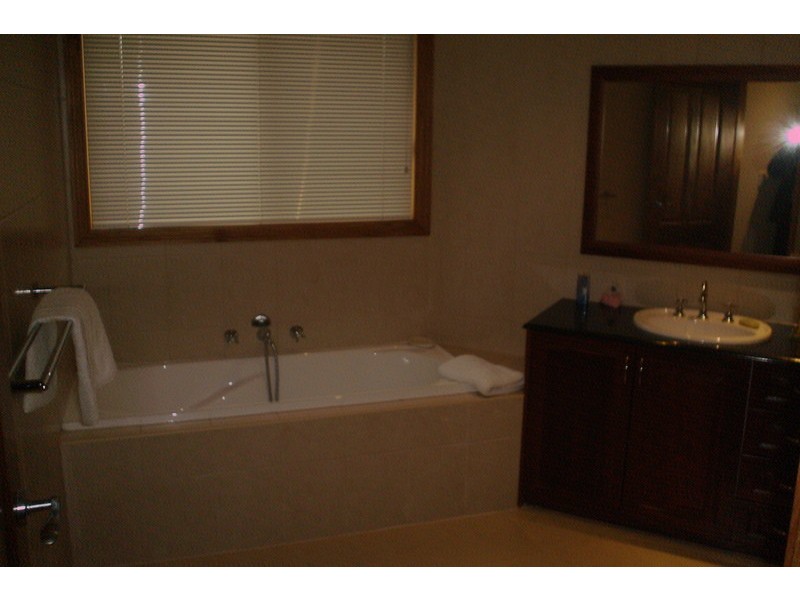 3 Emma Court, Taylors Lakes VIC 3038