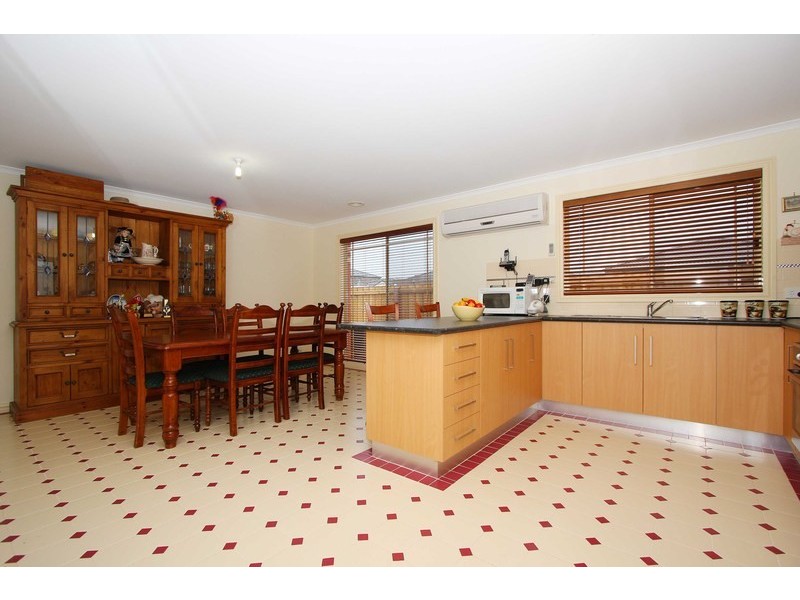 10 Jade Way, Hillside VIC 3037