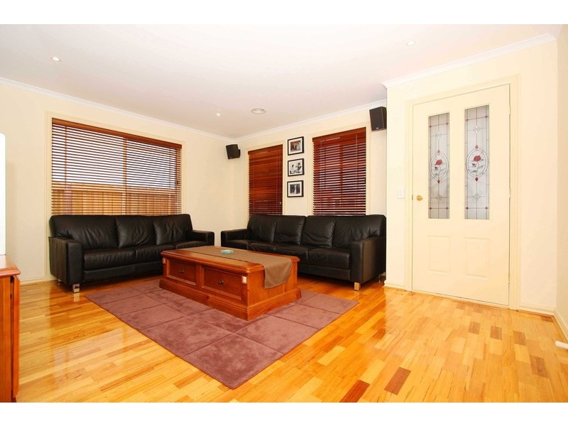 10 Jade Way, Hillside VIC 3037