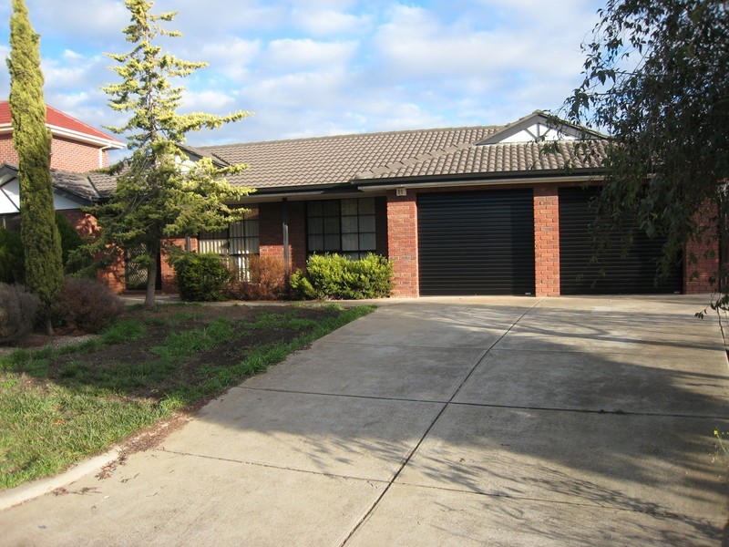 12 Cunningham Court, Taylors Lakes VIC 3038