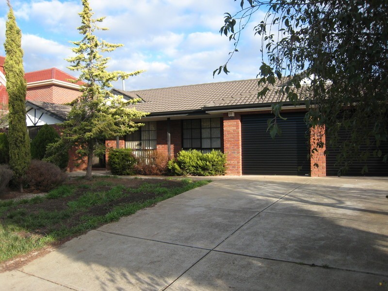 12 Cunningham Court, Taylors Lakes VIC 3038