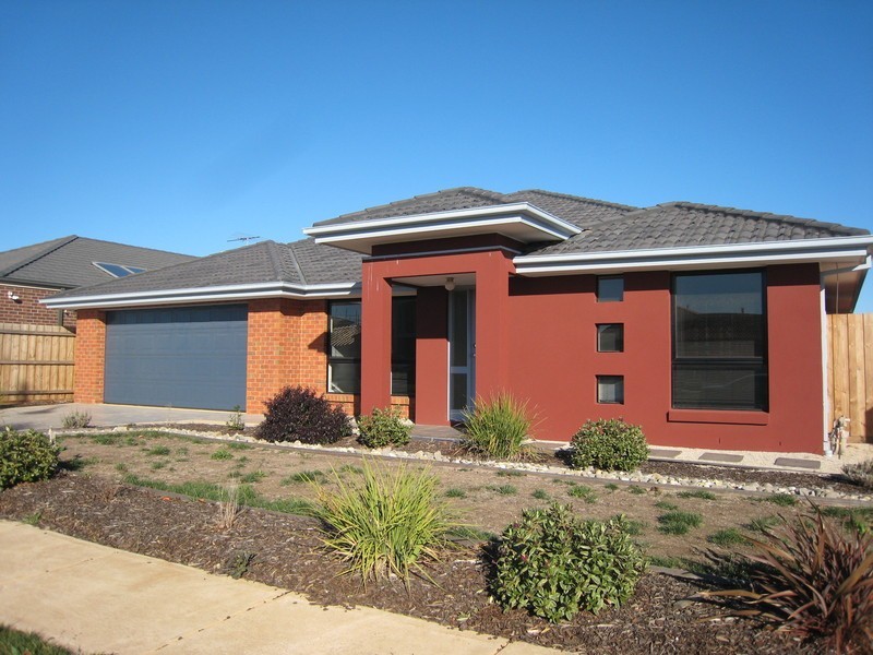 22 Kirribilli Boulevard, Taylors Hill VIC 3037