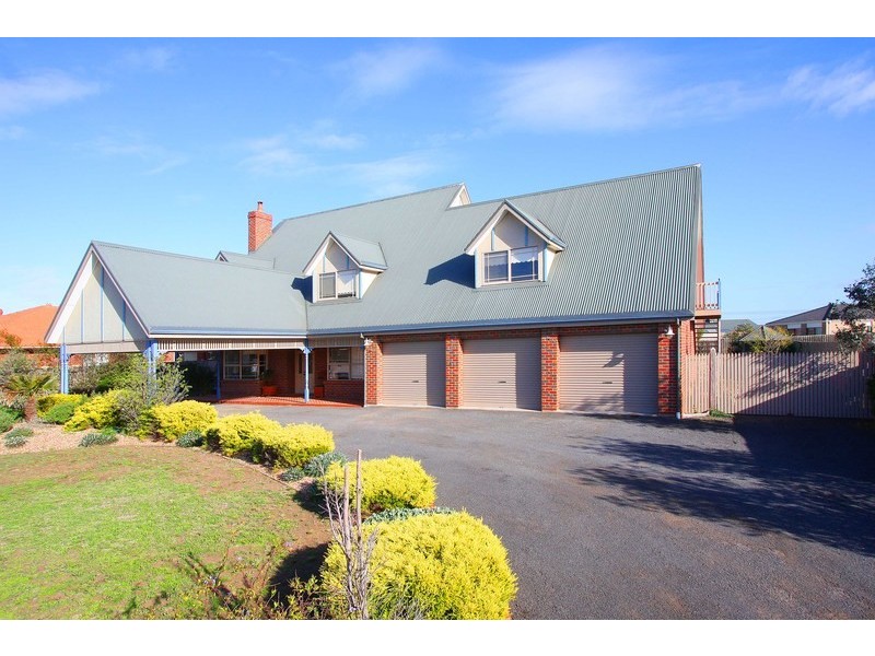 6 Castlewellan Boulevard, Hillside VIC 3037