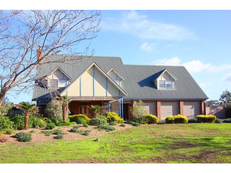 6 Castlewellan Boulevard, Hillside VIC 3037