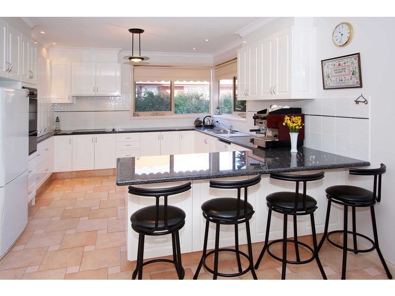 6 Castlewellan Boulevard, Hillside VIC 3037