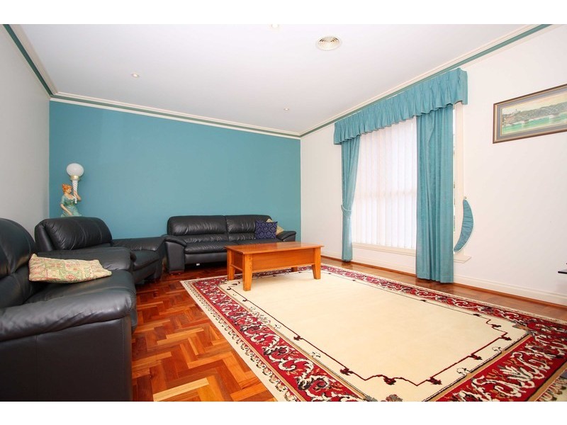 18 Whiteley Parade, Taylors Lakes VIC 3038