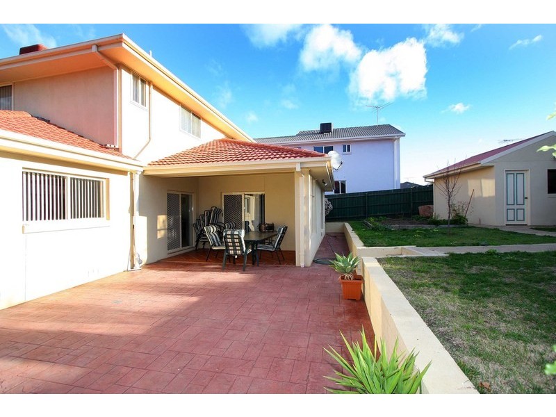 18 Whiteley Parade, Taylors Lakes VIC 3038