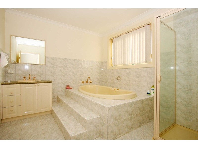 18 Whiteley Parade, Taylors Lakes VIC 3038