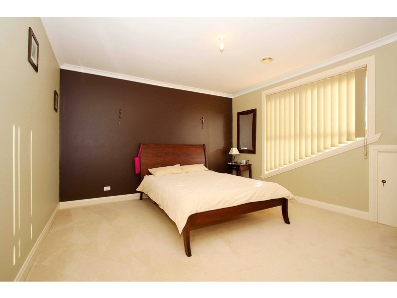 18 Whiteley Parade, Taylors Lakes VIC 3038