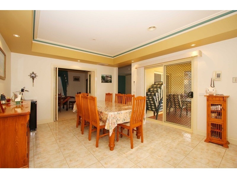 18 Whiteley Parade, Taylors Lakes VIC 3038