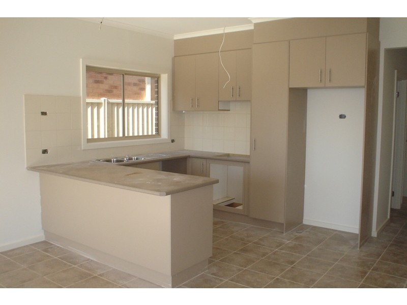 1&2/21 Jade Way, Hillside VIC 3037