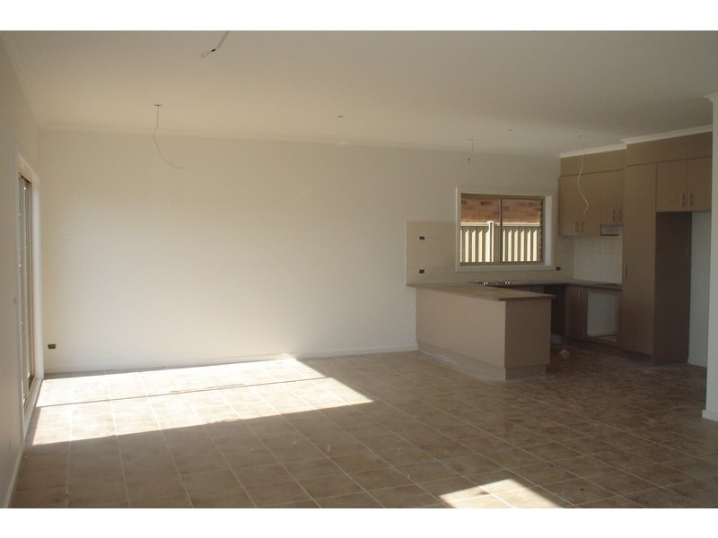 1&2/21 Jade Way, Hillside VIC 3037