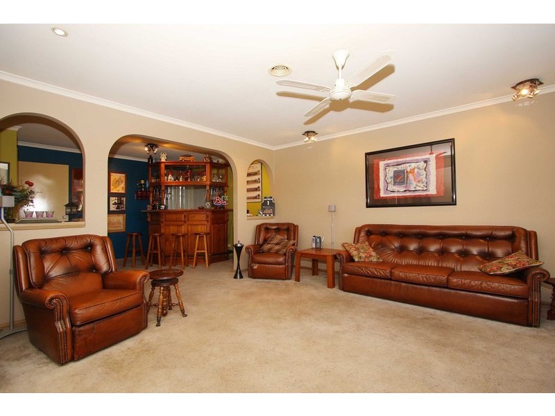 16 Bellbird Avenue, Taylors Lakes VIC 3038