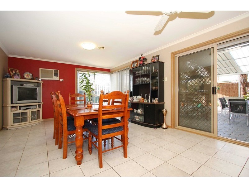 16 Bellbird Avenue, Taylors Lakes VIC 3038