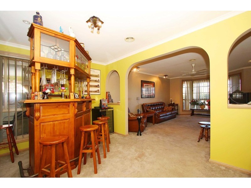 16 Bellbird Avenue, Taylors Lakes VIC 3038