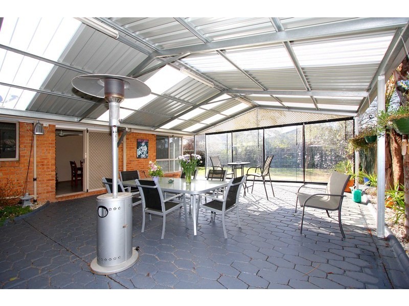 16 Bellbird Avenue, Taylors Lakes VIC 3038