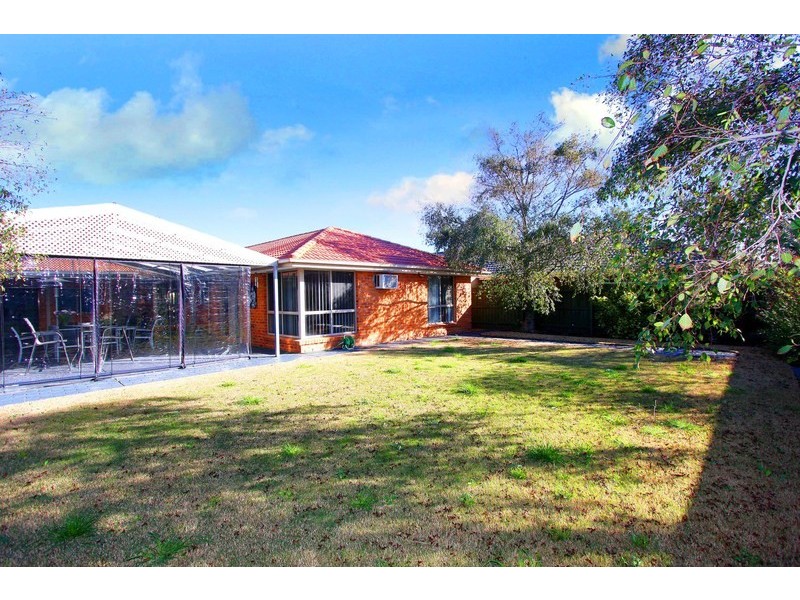 16 Bellbird Avenue, Taylors Lakes VIC 3038