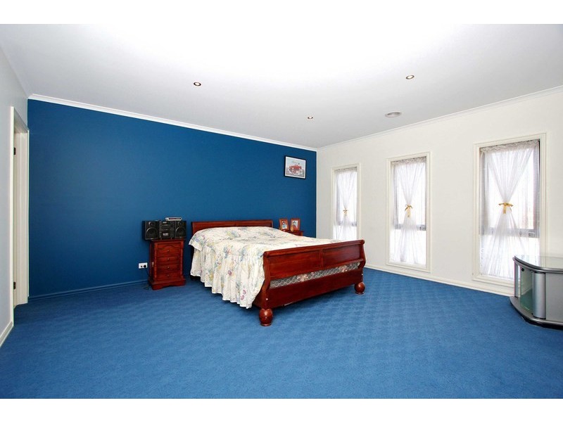 1 Woodburn Avenue, Cairnlea VIC 3023