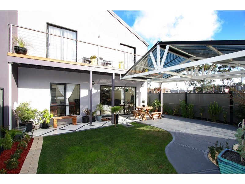 1 Woodburn Avenue, Cairnlea VIC 3023