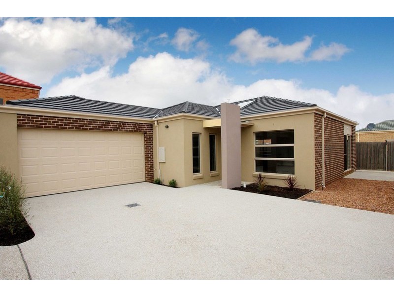 2/21 Jade Way, Hillside VIC 3037