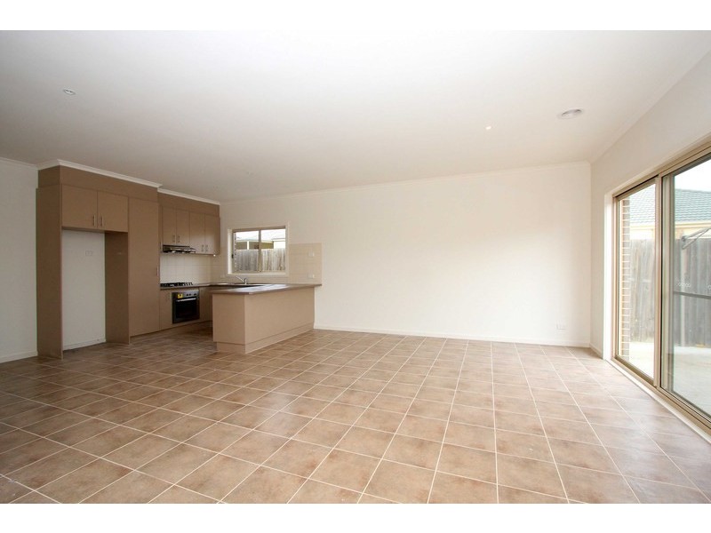 2/21 Jade Way, Hillside VIC 3037