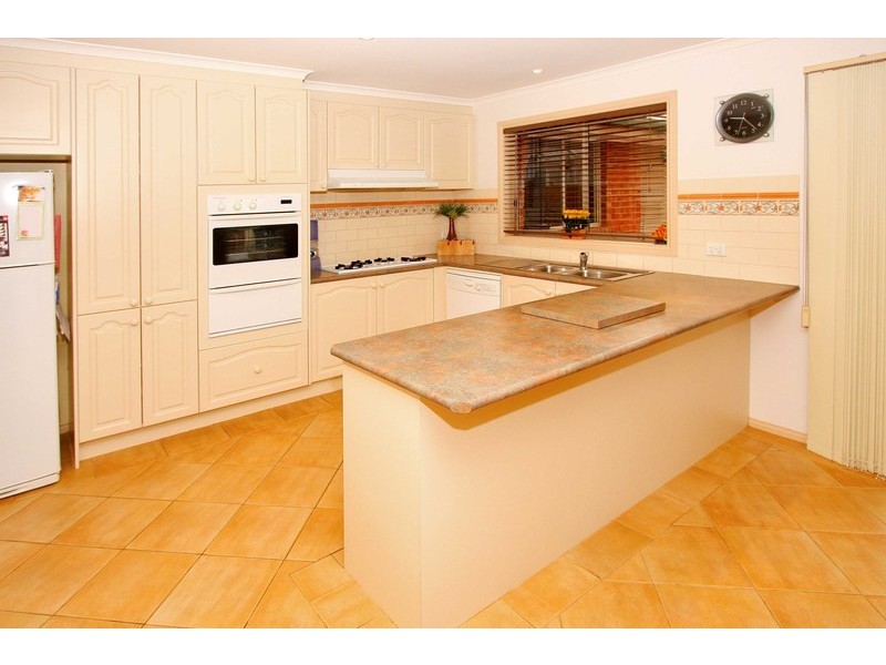 34 Tormorvey Avenue, Hillside VIC 3037