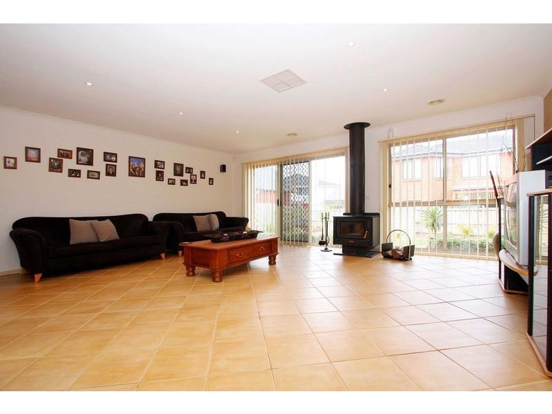 34 Tormorvey Avenue, Hillside VIC 3037