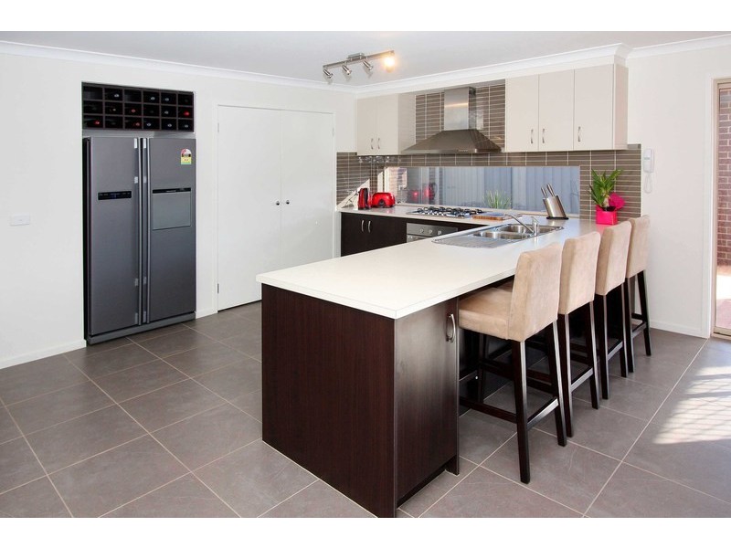 5 Jindabyne Avenue, Taylors Hill VIC 3037