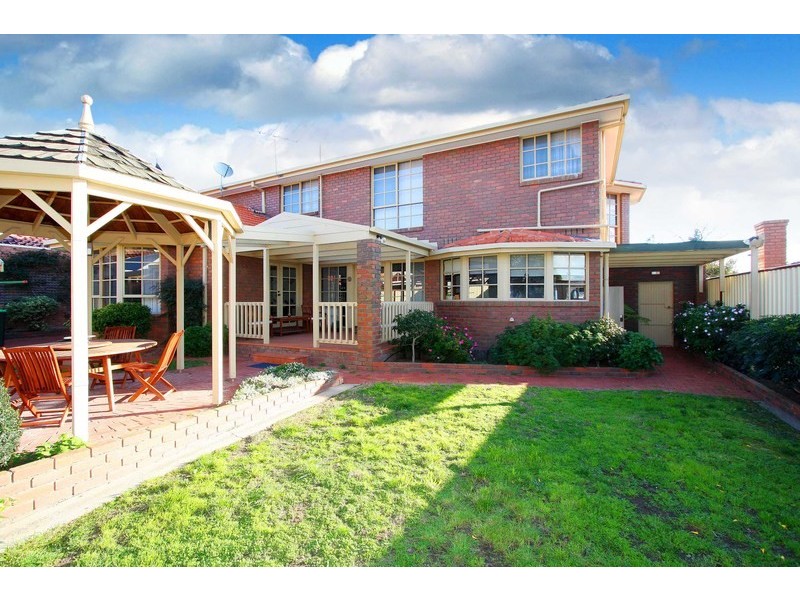 5 Jonathan Court, Taylors Lakes VIC 3038