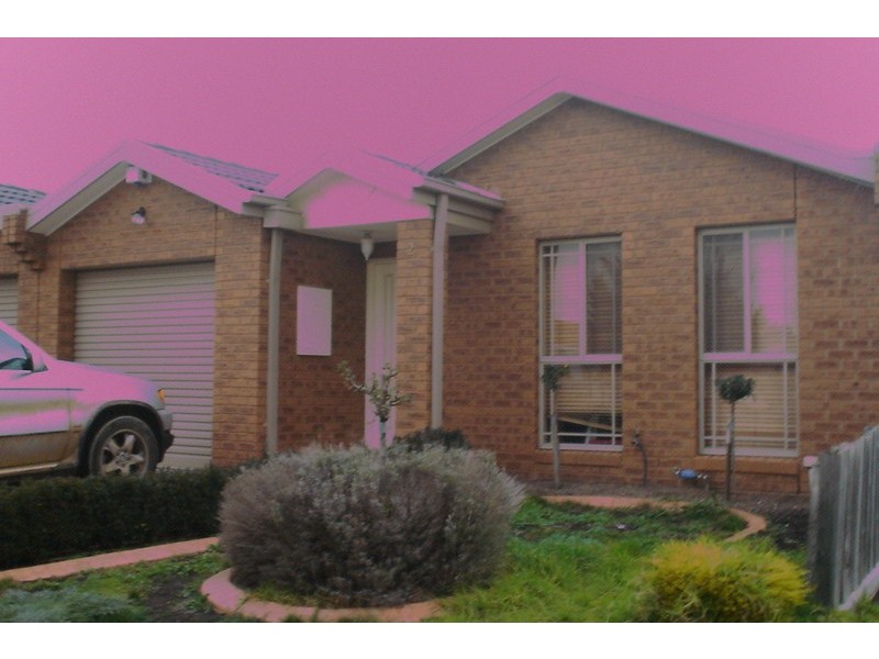 2/3 Carmel Court, Sydenham VIC 3037