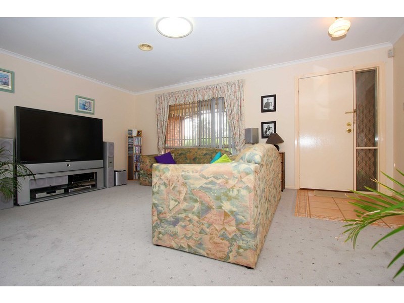 35 Banchory Avenue, Hillside VIC 3037