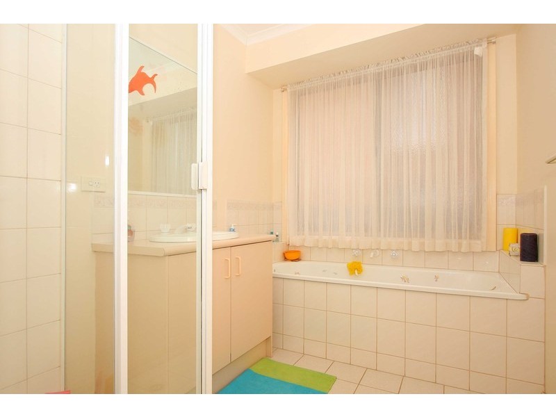 35 Banchory Avenue, Hillside VIC 3037