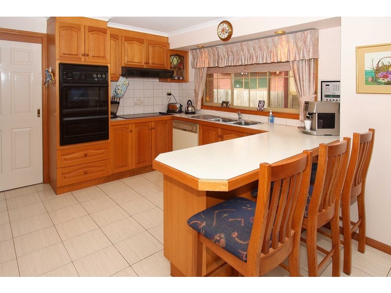 26 Parrakeet Court, Taylors Lakes VIC 3038