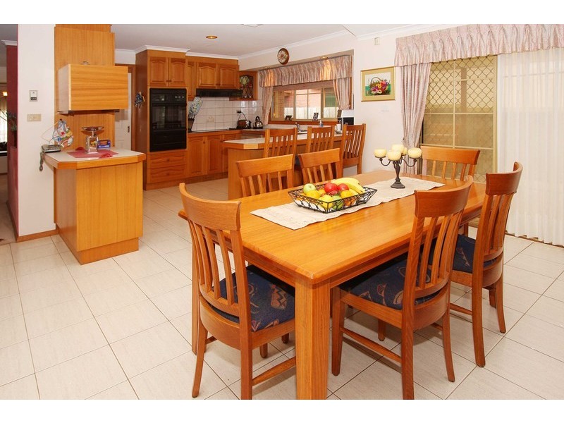 26 Parrakeet Court, Taylors Lakes VIC 3038