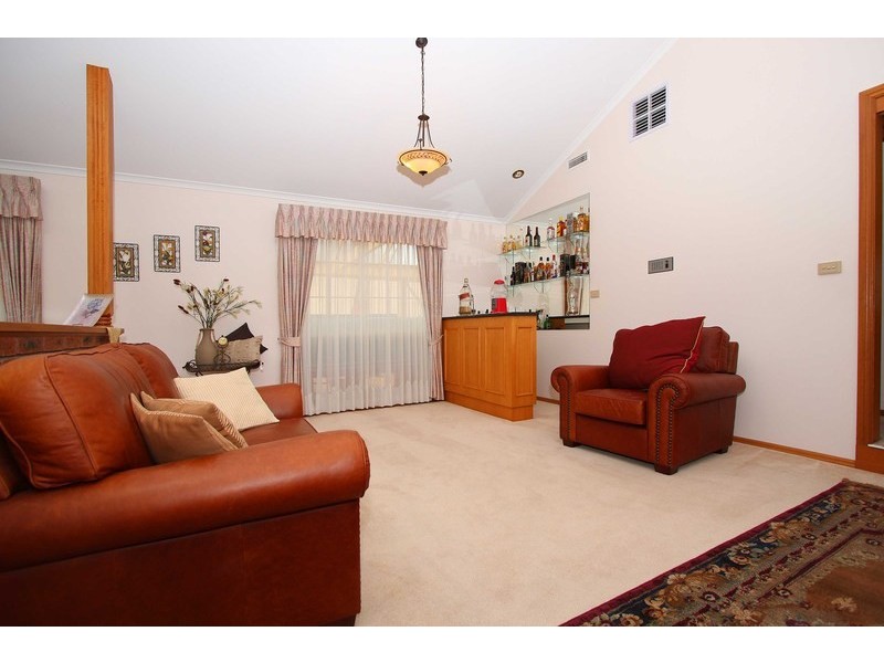 26 Parrakeet Court, Taylors Lakes VIC 3038