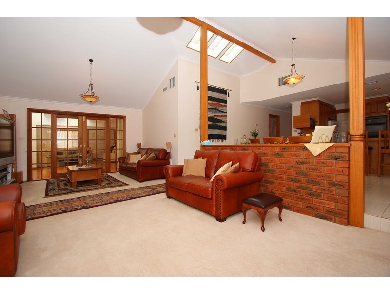 26 Parrakeet Court, Taylors Lakes VIC 3038