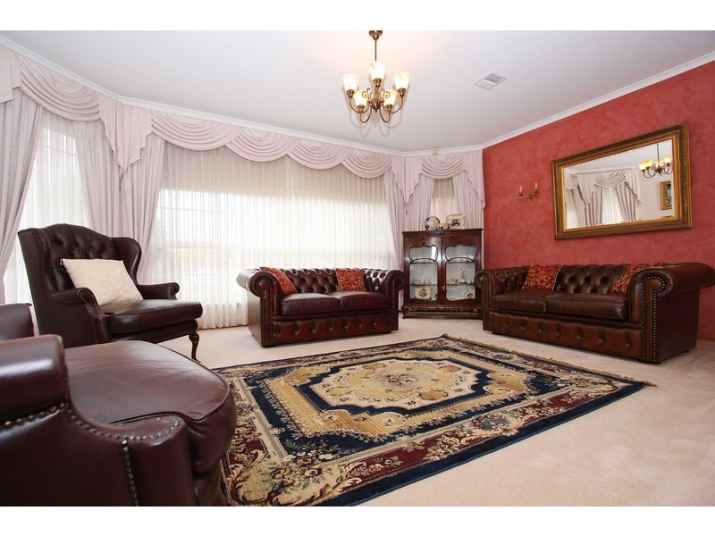 26 Parrakeet Court, Taylors Lakes VIC 3038