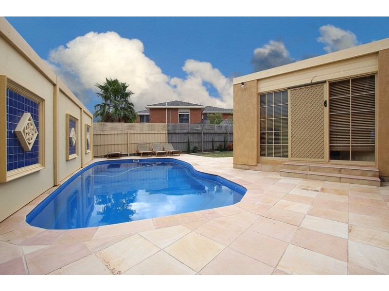 26 Parrakeet Court, Taylors Lakes VIC 3038