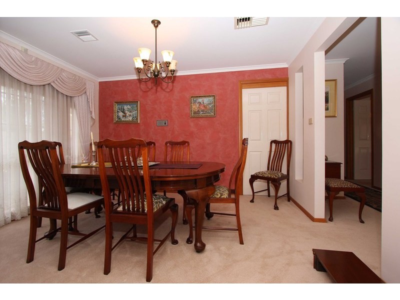 26 Parrakeet Court, Taylors Lakes VIC 3038