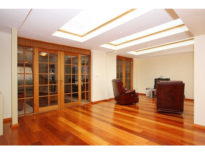 26 Parrakeet Court, Taylors Lakes VIC 3038