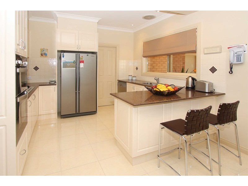 18 Puckle Street, Taylors Hill VIC 3037