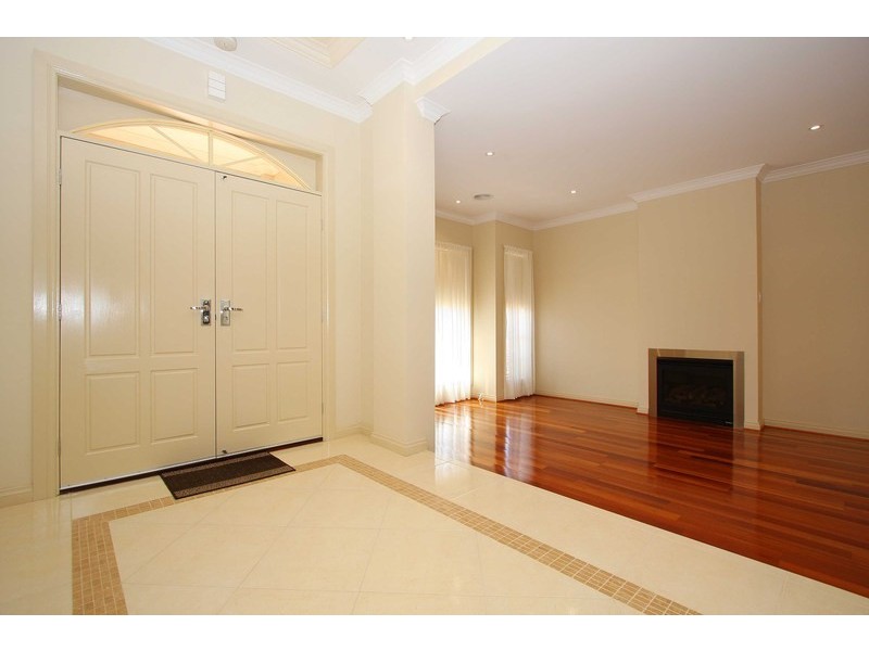 18 Puckle Street, Taylors Hill VIC 3037