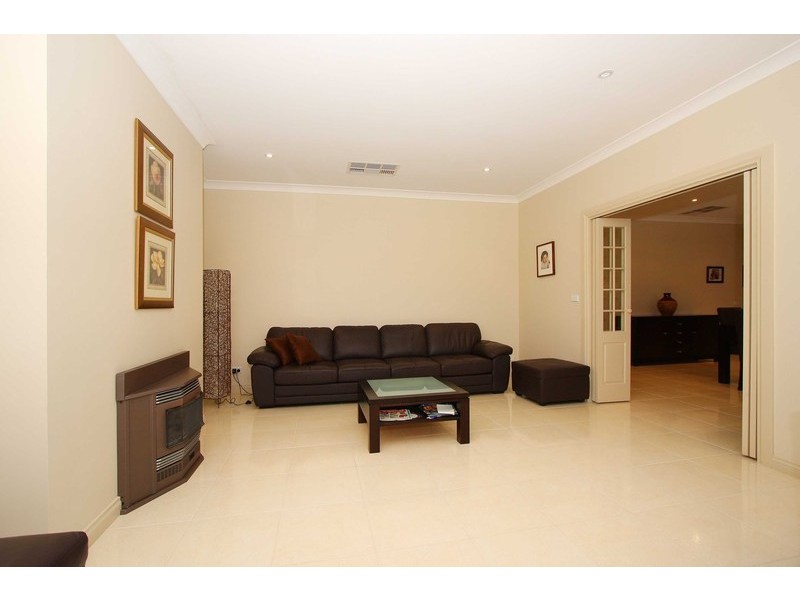 18 Puckle Street, Taylors Hill VIC 3037