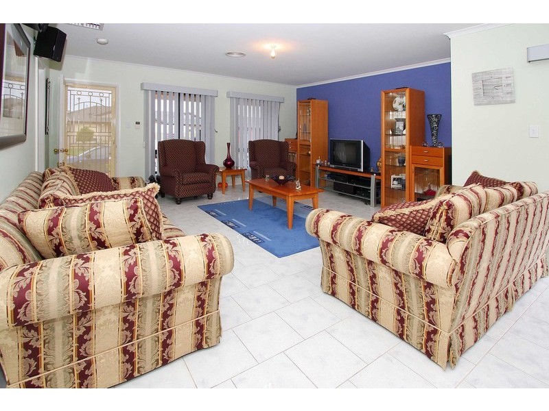 1 & 2/12 Marylou Court, Delahey VIC 3037