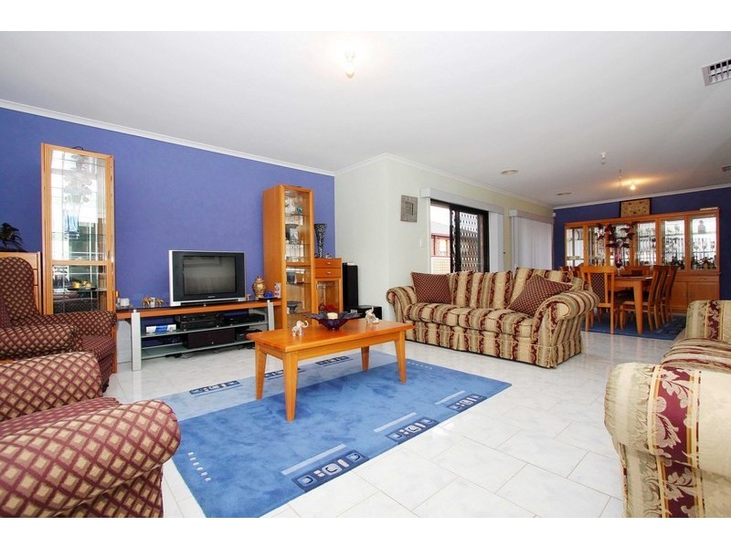 1 & 2/12 Marylou Court, Delahey VIC 3037