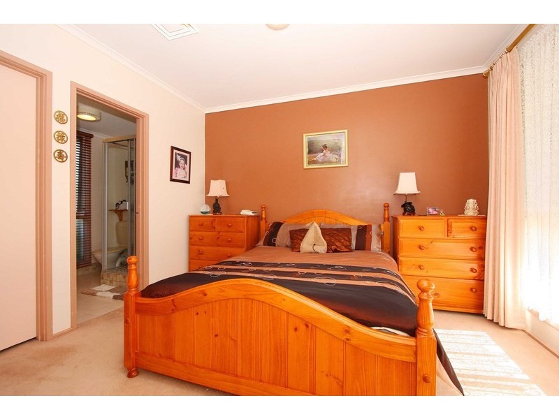 14 Angourie Crescent, Taylors Lakes VIC 3038