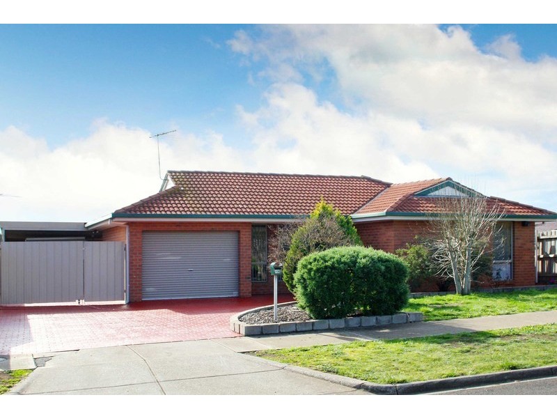 18 Milne Court, Delahey VIC 3037