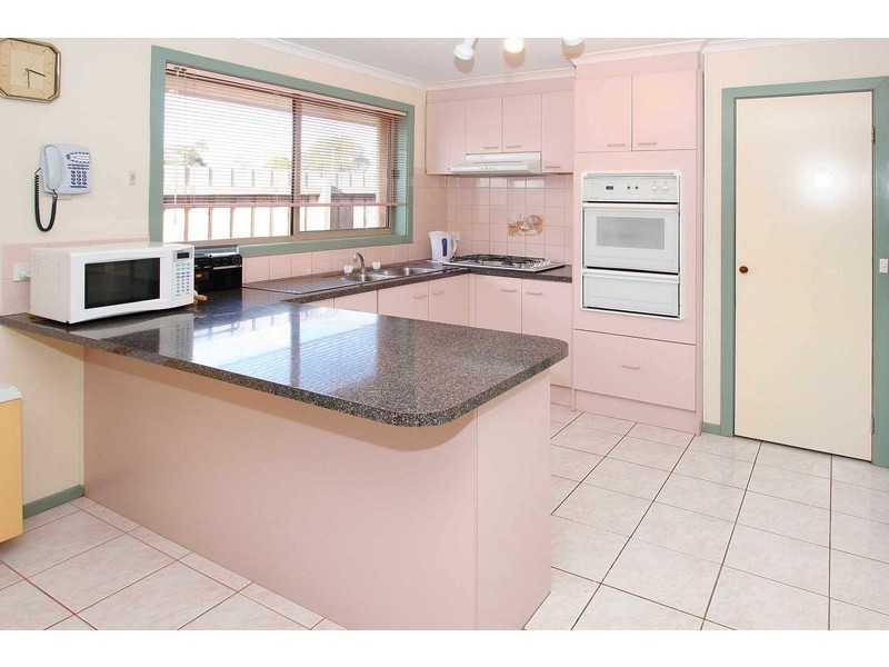 18 Milne Court, Delahey VIC 3037